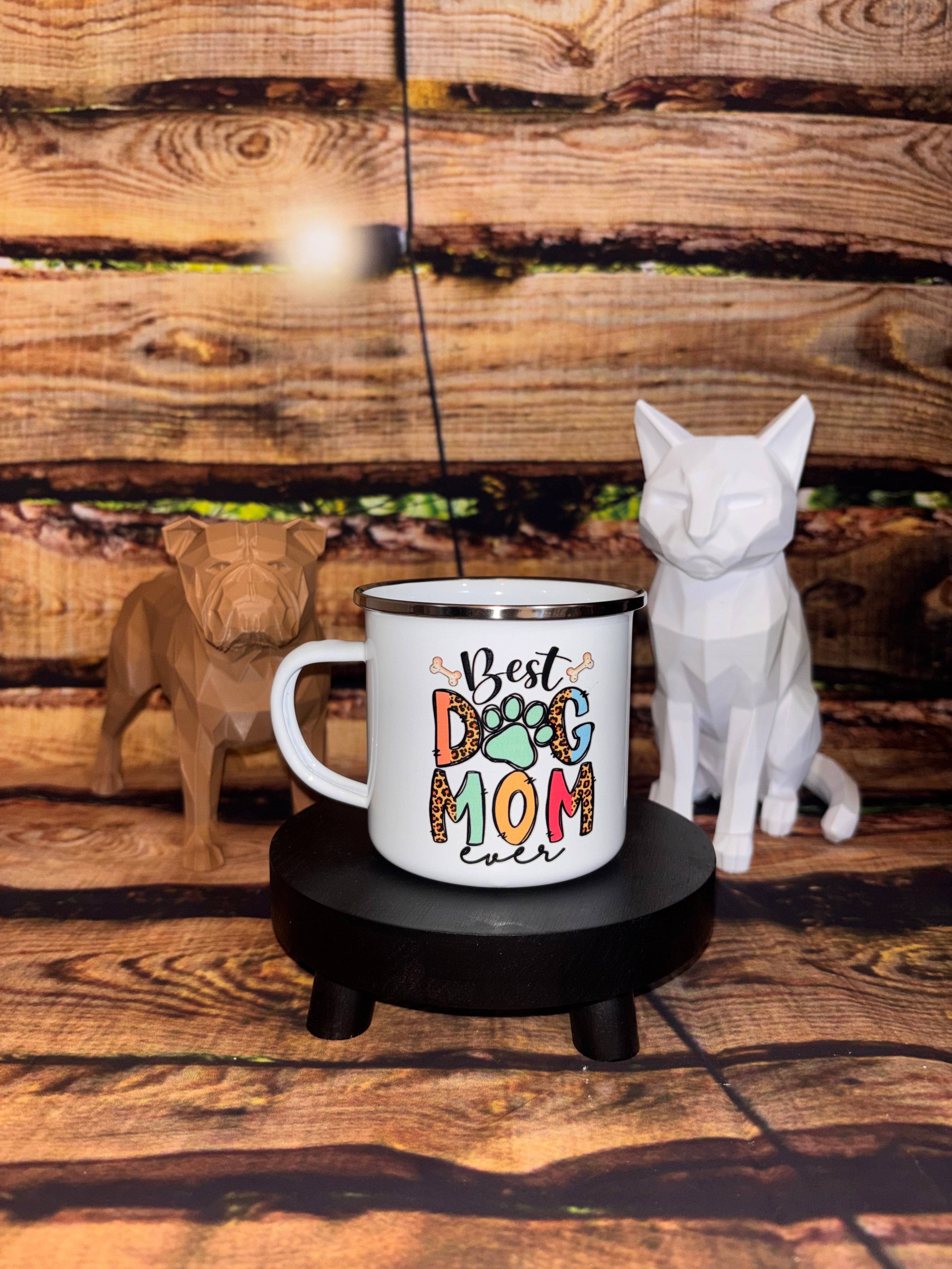 Tasse en émail blanche floquée animaux