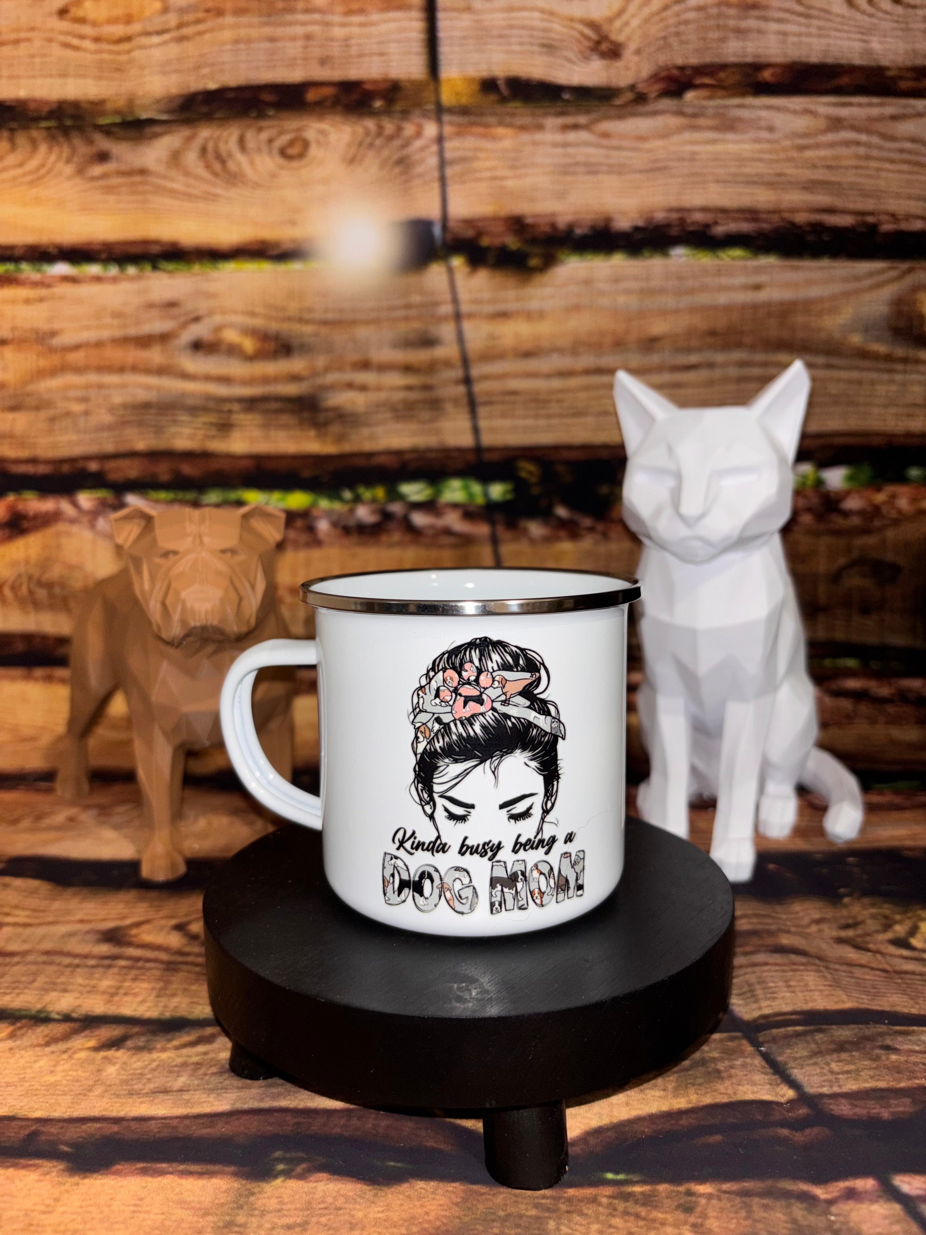Tasse en émail blanche floquée animaux