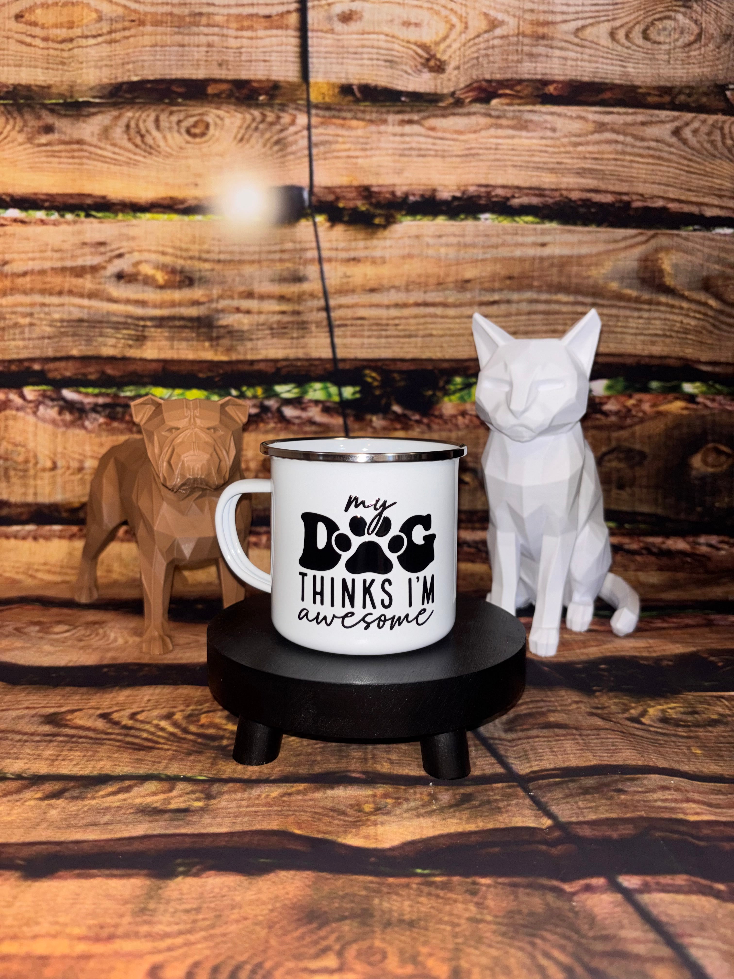 Tasse en émail blanche floquée animaux