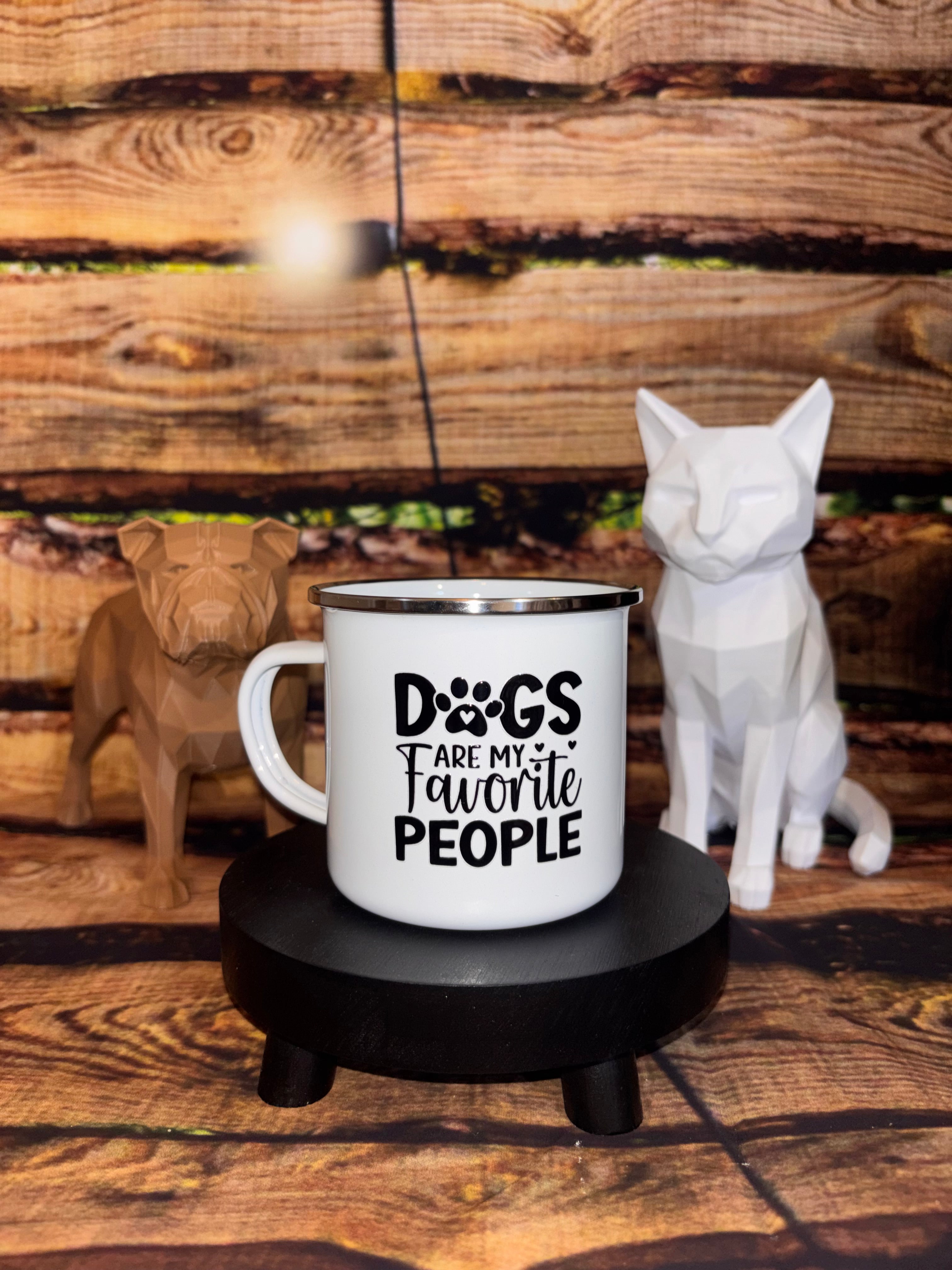 Tasse en émail blanche floquée animaux