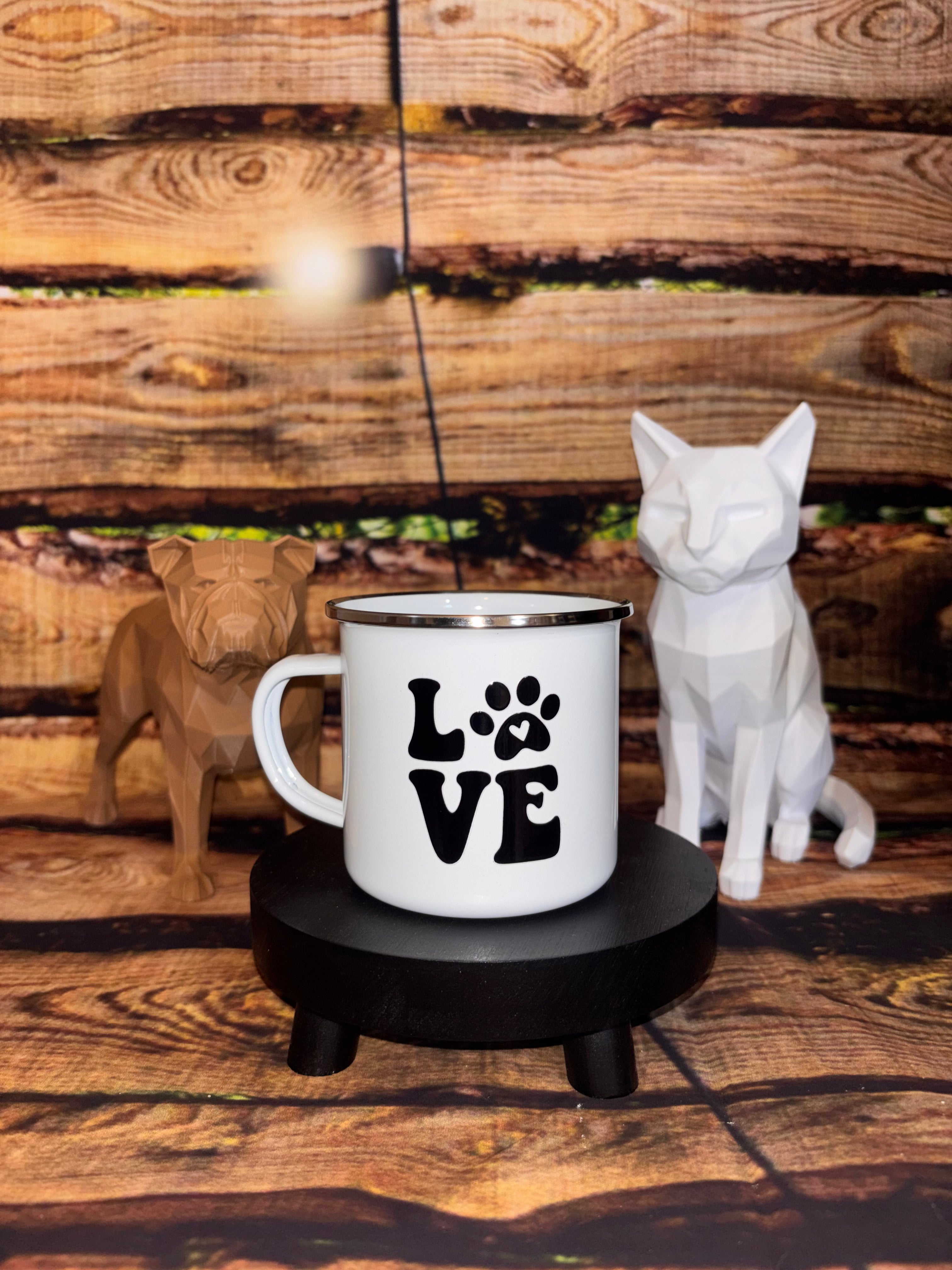 Tasse en émail blanche floquée animaux